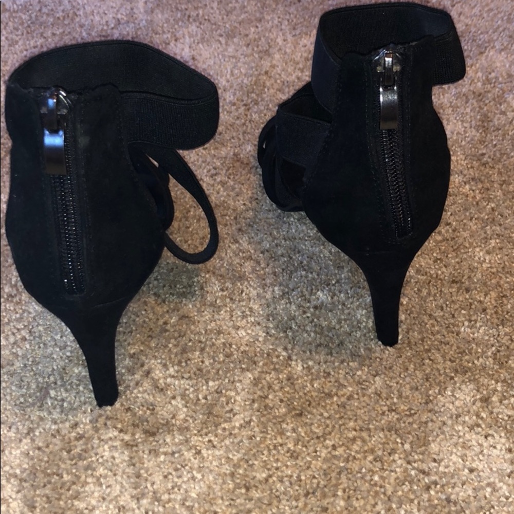 Heels - Picture 3 of 4